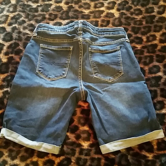Shorts - Picture 2 of 3